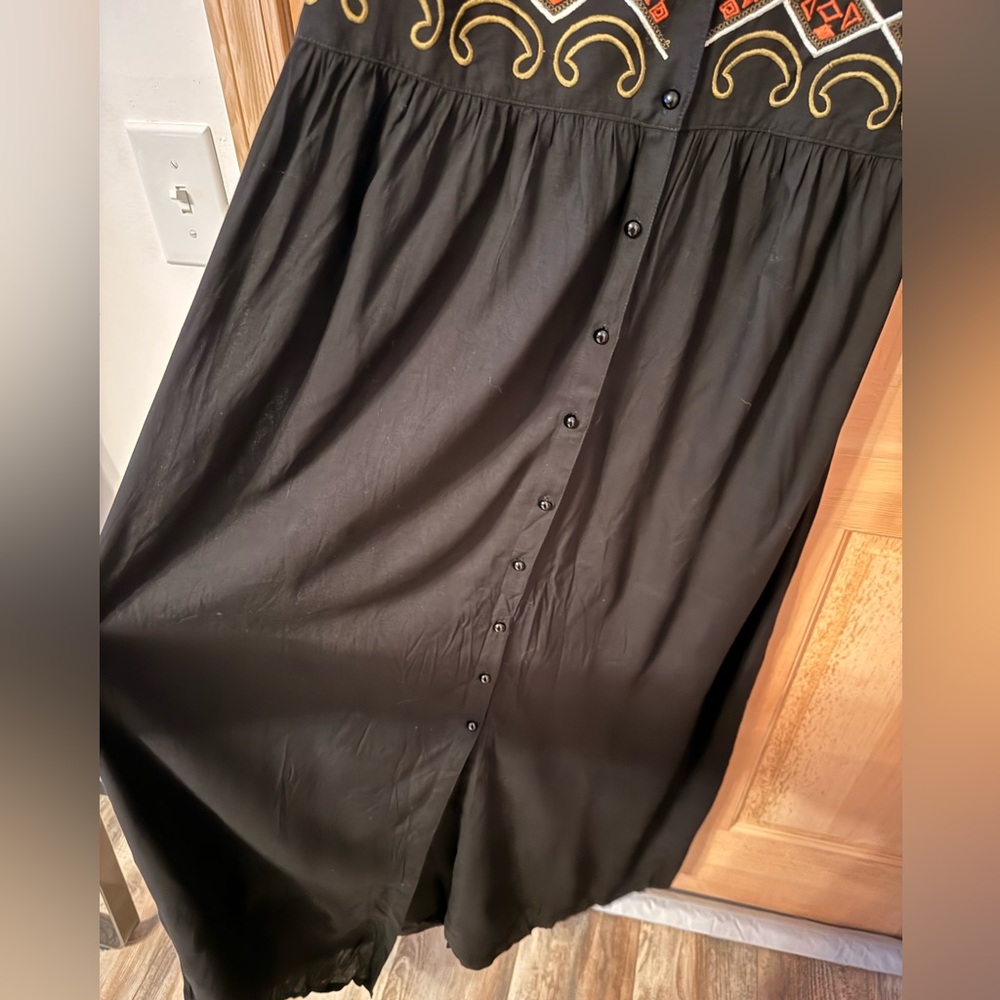 Boohoo | Plus Embroidered Plunge Maxi Dress Black - Size US12 | new with tags - Picture 7 of 8